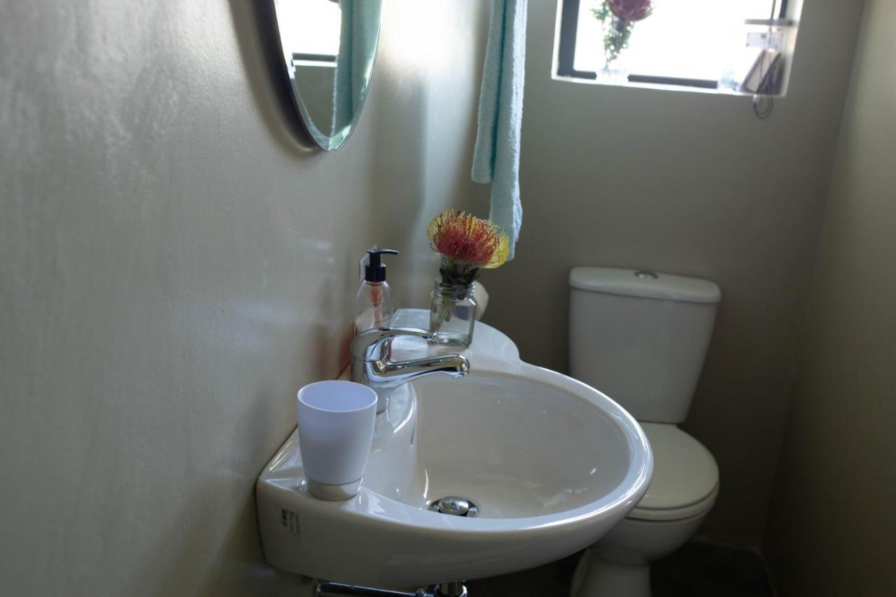 Stay At Friends Economic Rooms Malkopvlei Eksteriør billede
